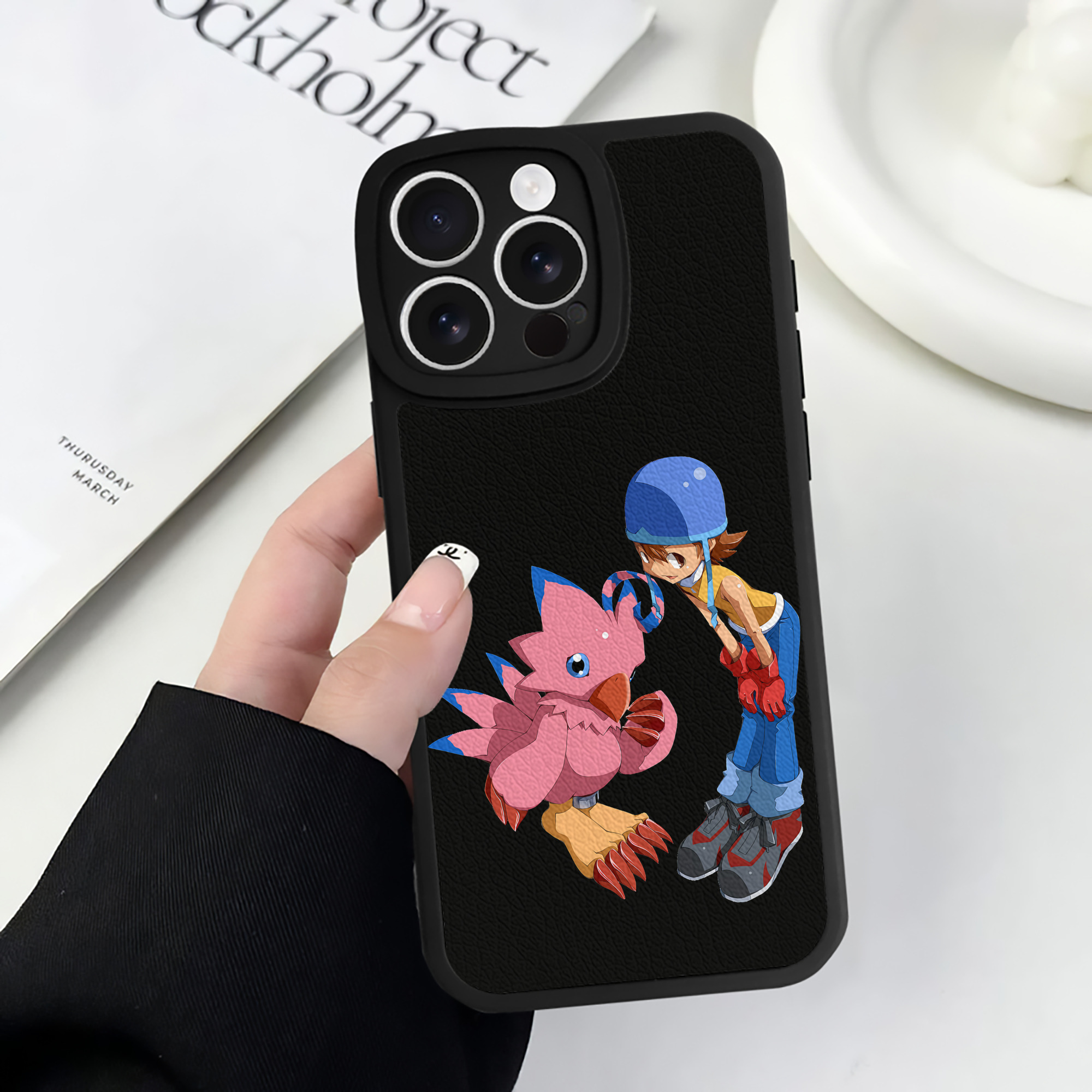 （画像用） Digimon デジタルモンスター/デジモン 【iPhone 16シリーズ対応】シリコンスマホケース（レザー調） 材質：シリコン